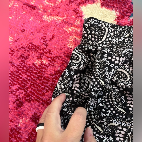 Loft linen shorts - Size Small - Picture 2 of 6